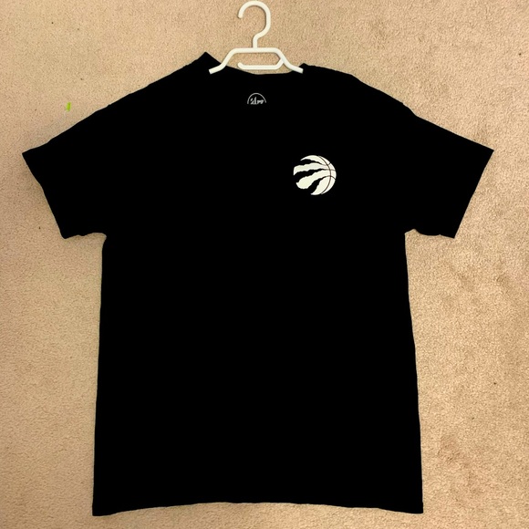 Black Men’s Medium Raptors t-shirt - Picture 1 of 3